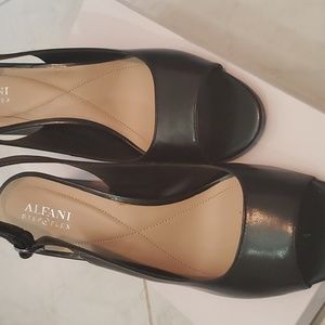 New Alfani black sandles with chrome accent